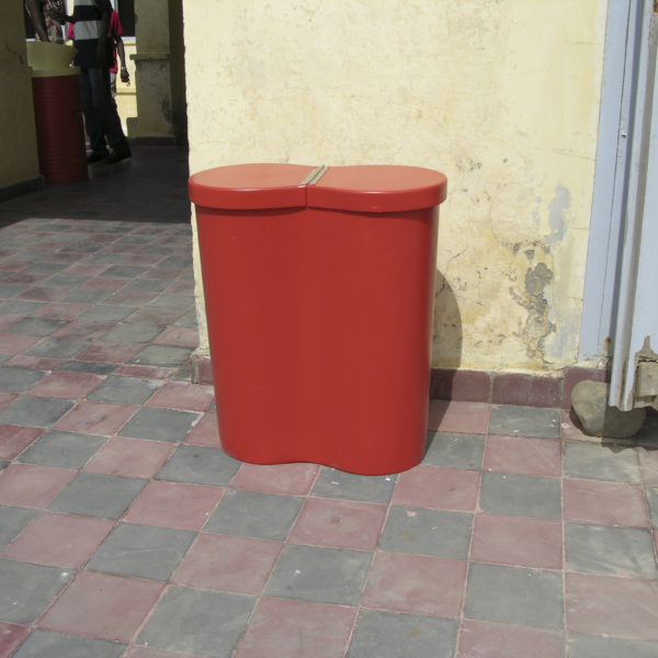 Droog Dakar PT2: designing urban trash cans for Gorée