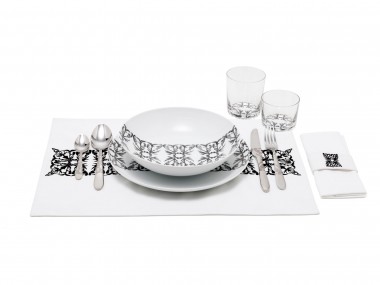 Table manners set by Minale-Maeda